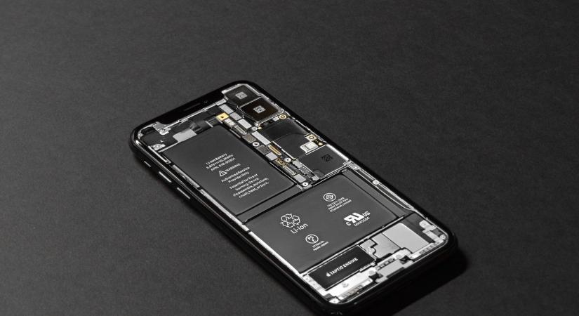 Felrobbanhat a telefonja akkumulátora? Baj lehet abból, ha ezeket a jeleket tapasztalja