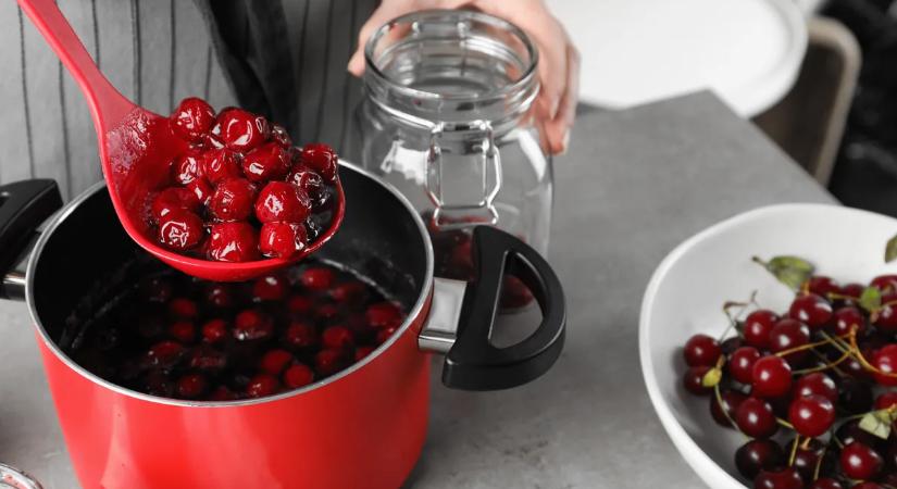 Zamatos és ropogós házi cseresznyebefőtt recept: így mentsd el a nyár ízét későbbre