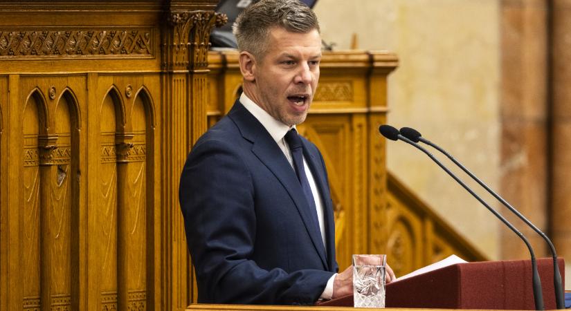 Magyar Péter napirend előtt jelentette be a parlamentben: gyermekvédelmi vezetőket menesztett a kormány