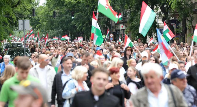 Így viselte Magyar Péter az ellene irányuló múlt heti tüntetéseket