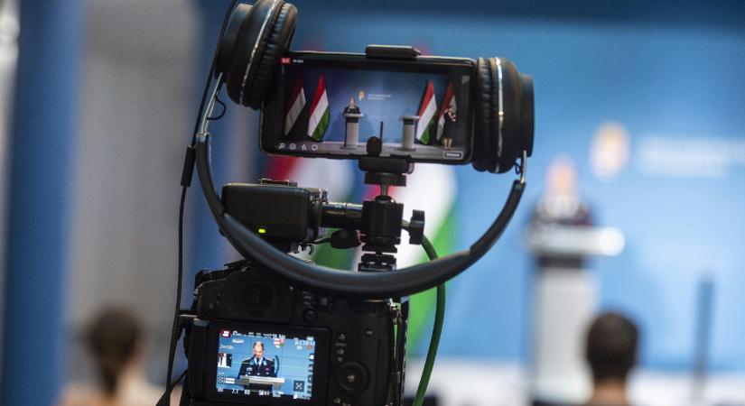 Közmédia a platformokon: nemcsak a függetlenség a tét, hanem az algoritmus uralása