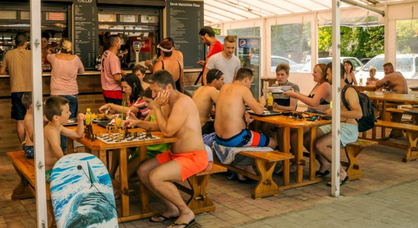 Veszélybe került a nyári szezon a Balatonnál? Kongatják a vészharangot a vendéglátósok