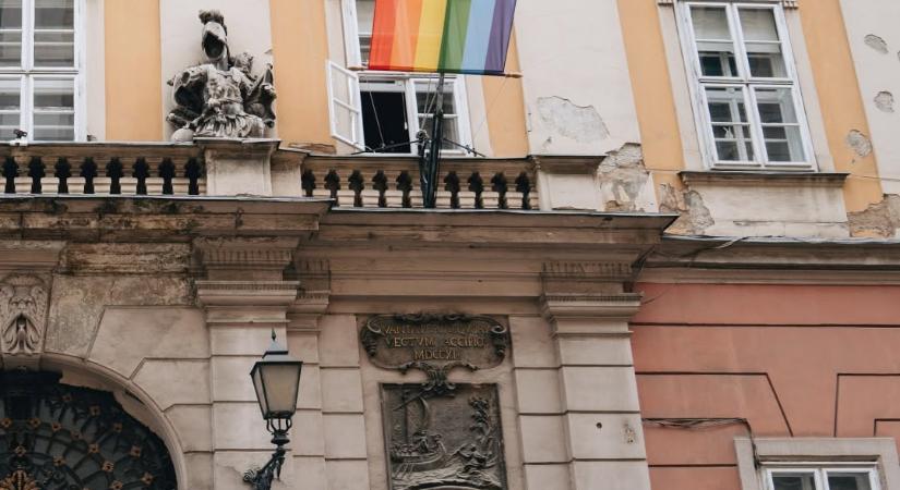 Idén is szivárványos zászló került a Városházára Budapesten