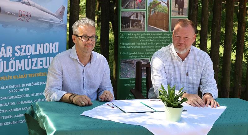 Közös jeggyel erősíti Szolnok turisztikai kínálatát a RepTár és a Bagolyvár Vadaspark