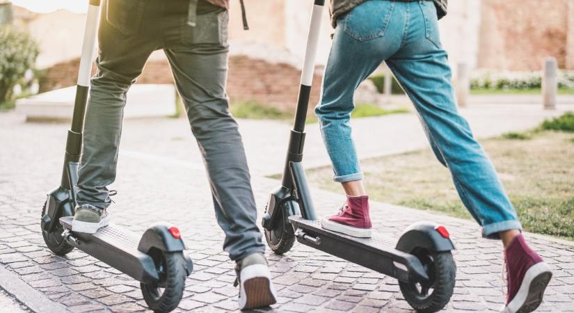 Komoly szigorítás: kitiltják az e-rollereket ebből a magyar városból