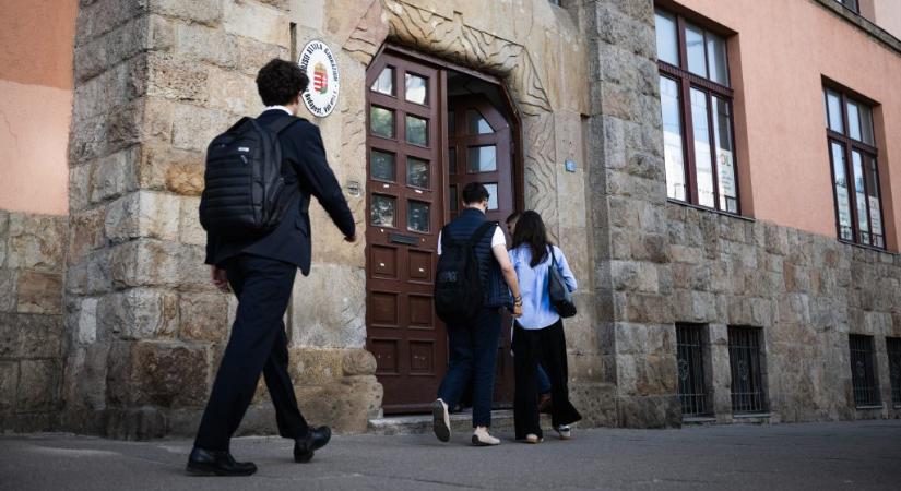 Júliustól sokaknál leapadhat a családi kassza, ha a gyerekük kikerül a közoktatásból