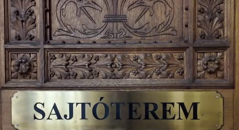 Visszakerült a főemeletre a parlamenti sajtóterem