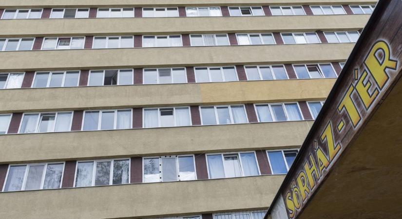 Lannert Judit: kizuhant egy diák egy székesfehérvári kollégium ötödik emeletéről