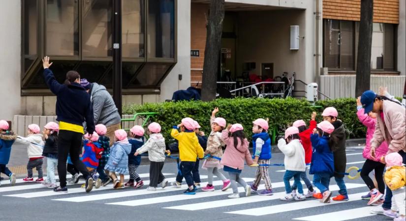 Történelmet ír egy japán polgármester azzal, hogy szülési szabadságra megy