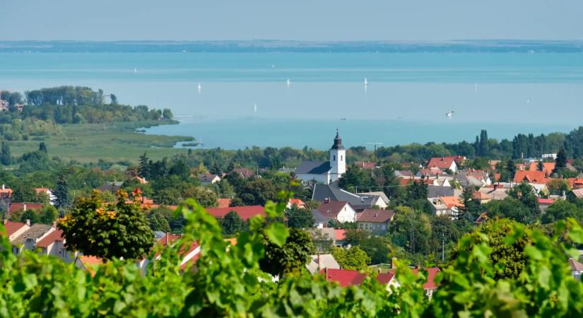 Június 20-tól indul a MÁV nyári balatoni menetrendje – érkeznek az osztrák kocsik és 160-as tempó