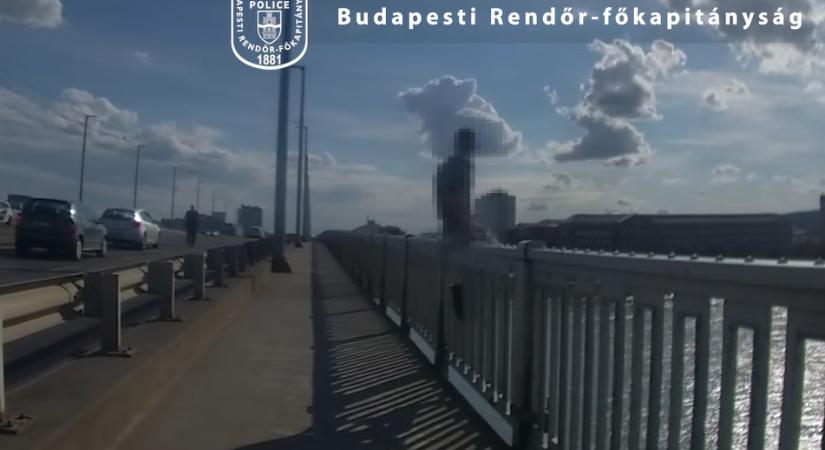 Bulizás után vetette le magát a Petőfi hídról a fiatal – Megszólalt a hős rendőr, így mentették meg a fiú életét a járőrök