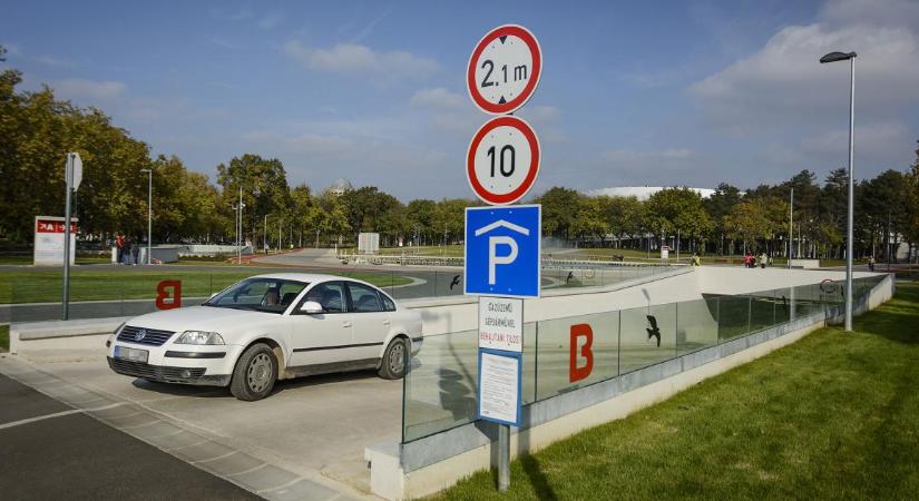 Egy napig csak engedéllyel használható a Nagyerdei mélygarázs