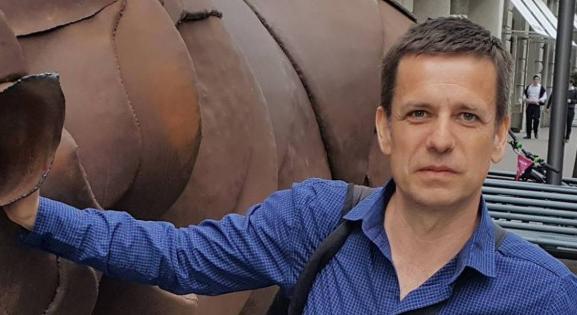 Csehy Zoltán kapja az Üveggolyó-díjat 2026-ban
