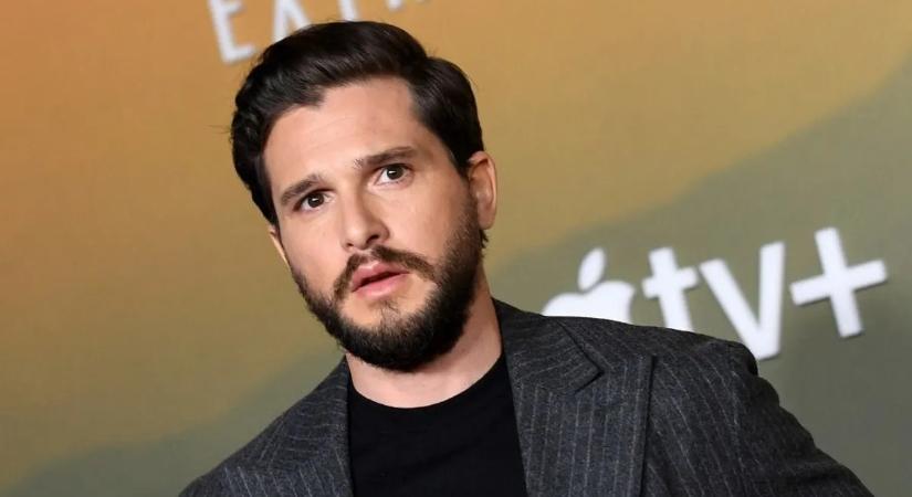Kit Harington bevallotta, hogy „undorító” volt szexjeleneteket forgatni Sophie Turnerrel