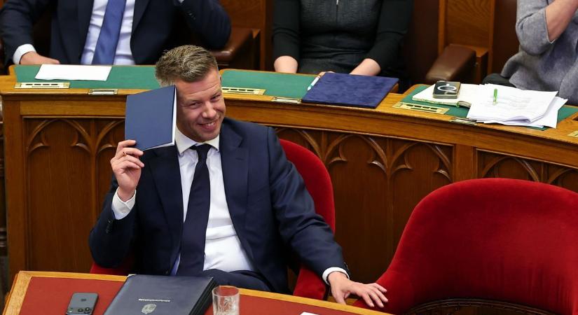 Magyar Péter ködösít a migrációs paktum ügyében?