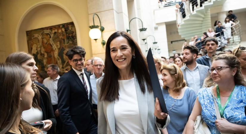 Légiriadó a Baltikumban, Orbán Anita pedig Coelho szintű posztokat gyárt