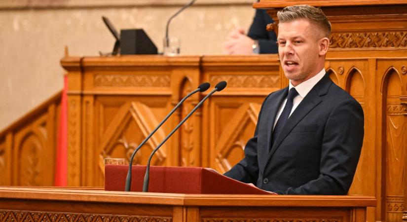 Takács Péter szívecskét mutatott és puszit küldött Magyar Péternek