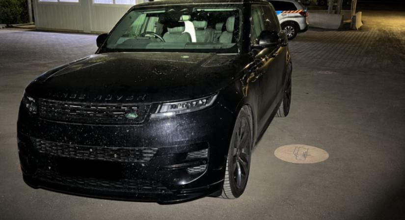 Körözött gépjármű került elő az ellenőrzés során – luxusautót foglaltak le az M43-as autópályán