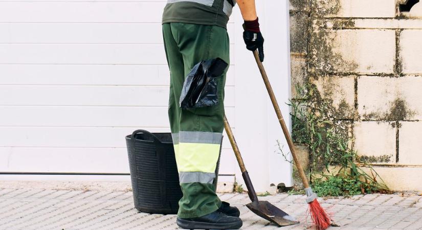 Évi 250 milliót keres – szemetet gyűjt a parkolókban