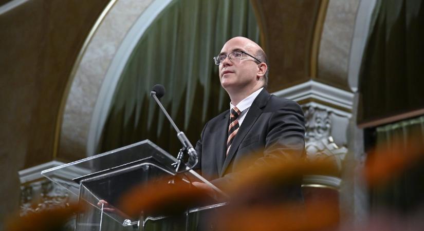 Maruzsa Zoltán ‘volt eltartott miniszterünk’ tizennégy év fizetés nélküli szabadság után -jobb híján?- újra tanít