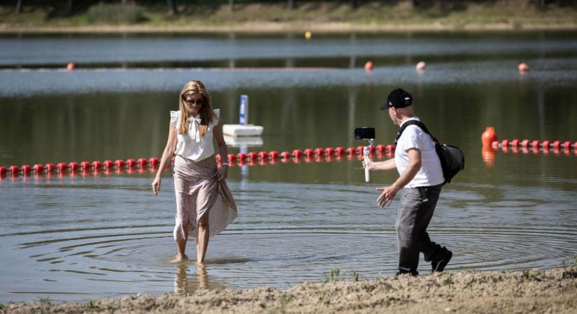 Június 13-án nyit a Gébárti Tóstrand – könyvet is olvashatsz hason fekve a fák árnyékában (galéria)