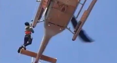 Videó: kigyulladt olajtankerről mentették ki a legénységet Omán partjainál