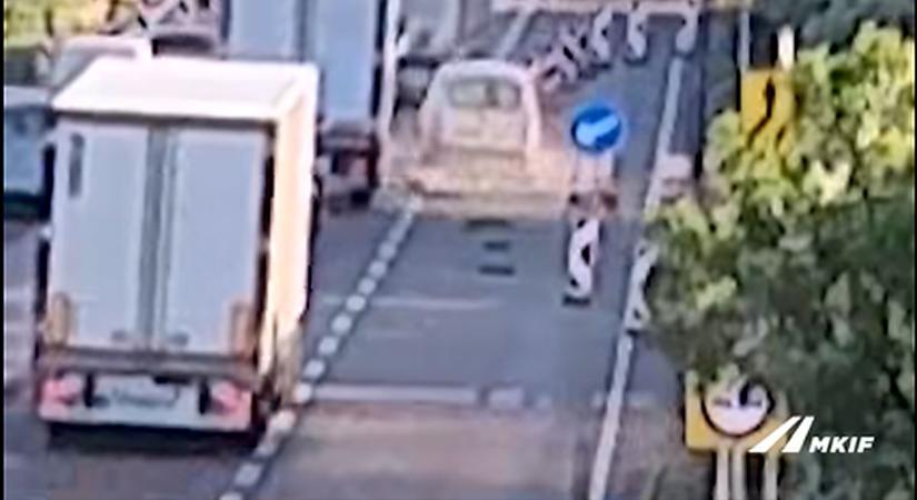 Sokkoló videó az M7-esről: a leállósávból próbált bevágni két kamion közé, súlyos baleset lett a vége (videó)