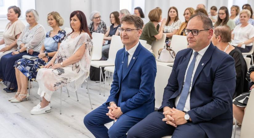 Ők lettek az év pedagógusai Székesfehérváron – rangos díjakat adtak át a Hiemer-házban (galéria)