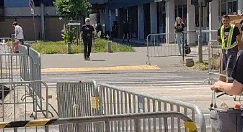 “Engedtek a nyomásnak” – újra van biztonságos átkelő a Nagyállomásnál és a Petőfi téren