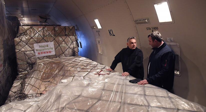 A Fidesz továbbra is ott tart, hogy nem vizsgálni kellene a 300 milliárdos lélegeztetőgép beszerzést, hanem megköszönni azt