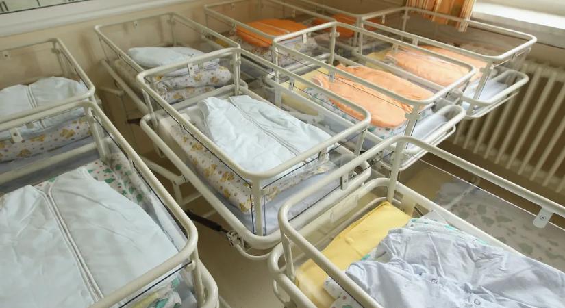 Két hónapig kórházban volt az újszülött kislány, mire az anya elérte, hogy a gyámhatóság hazaengedje