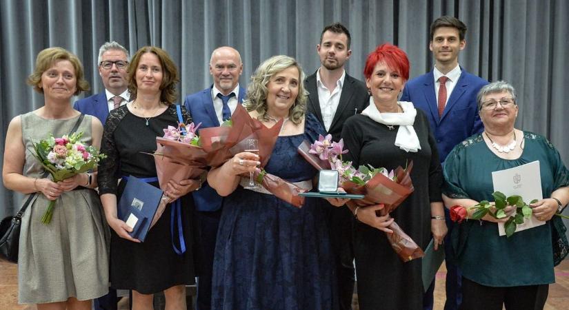 Érdemes pedagógusokat és tehetséges fiatalokat ismertek el Gyöngyösön