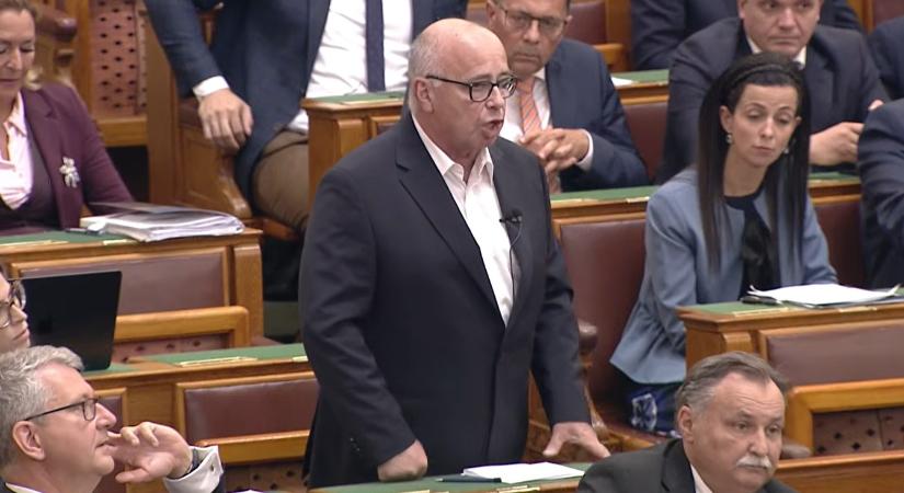 Balla György a Parlamentben: Magyar Péter jöjjön ide, és mondja a szemembe, hogy bűnöző vagyok