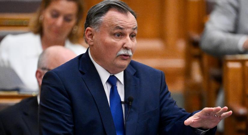 „Nagyon nagy disznóság történt” – miniszteri válasz az Országgyűlésben