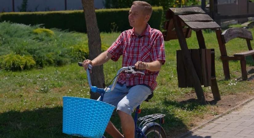 Barátnőt keres a TikTok táncos sztárja, akit kétszeres szervátültetés mentett meg: "Nem kell, hogy túl szép legyen!"
