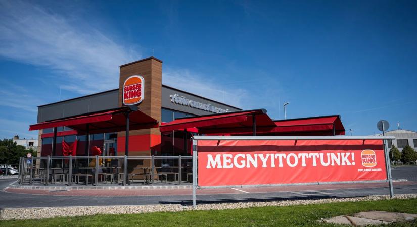 Ennek nem fog örülni a McDonald's: terjeszkedik Magyarországon a Burger King, itt nyitott új éttermet – egyszerre négy város rohamozhatja meg