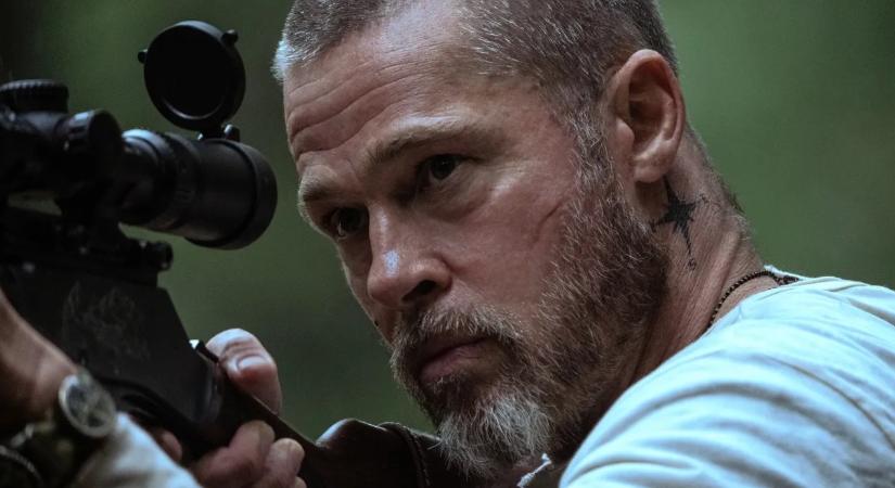 Brad Pitt egy kutyával ragad az alaszkai vadonban, itt az első képek az új túlélőfilmből