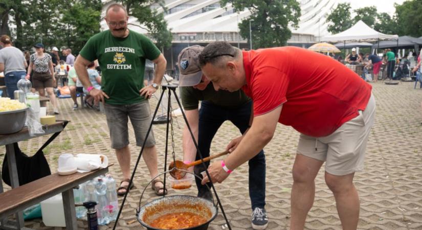 Élményekkel és finom falatokkal ünnepeltek a DErbin