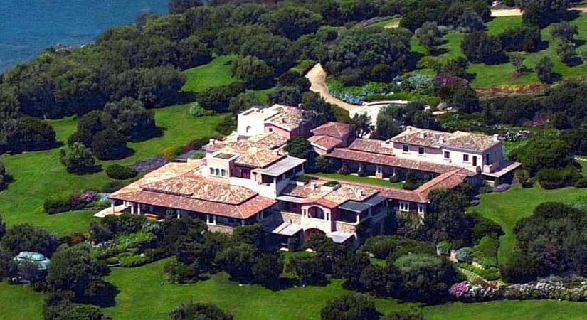 Most először bárki körbenézhet Berlusconi hírhedt luxusvillájában