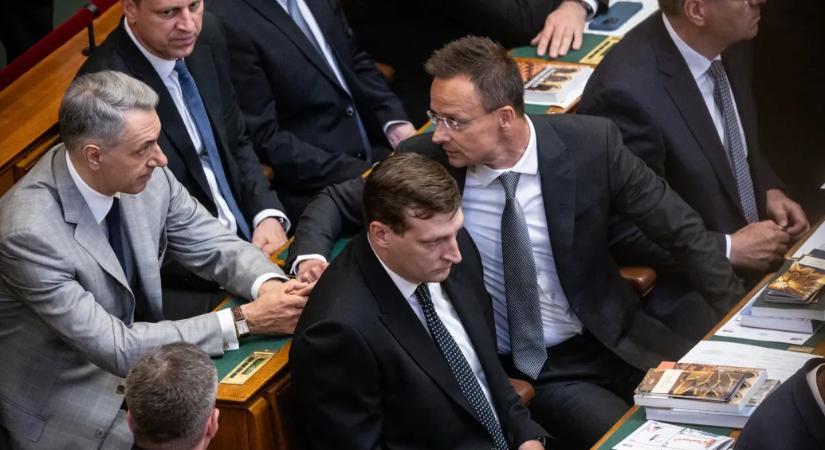 Lázár János megvált 15 millió forintnyi készpénztől, Kocsis Máté már nem kap fizetést a családi cégéből