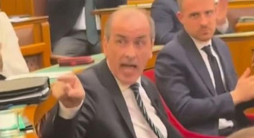 Balatoni üdülő, budapesti lakás és külföldi nyugdíj-megtakarítások – ezt vallotta be Hegedűs Zsolt