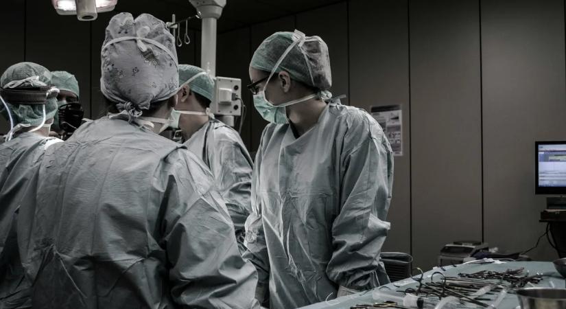 Orvosi horror: kesztyűt, tűt és műszereket hagytak a betegek testében