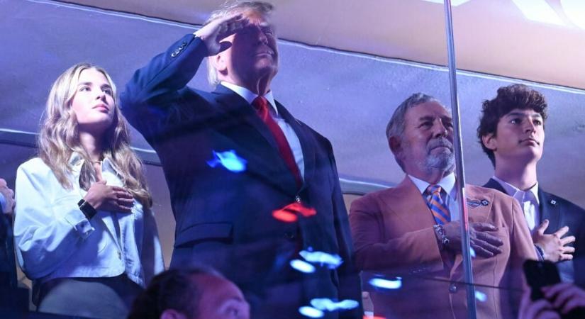 Kifütyülték Donald Trumpot egy kosármeccsen New Yorkban – videó