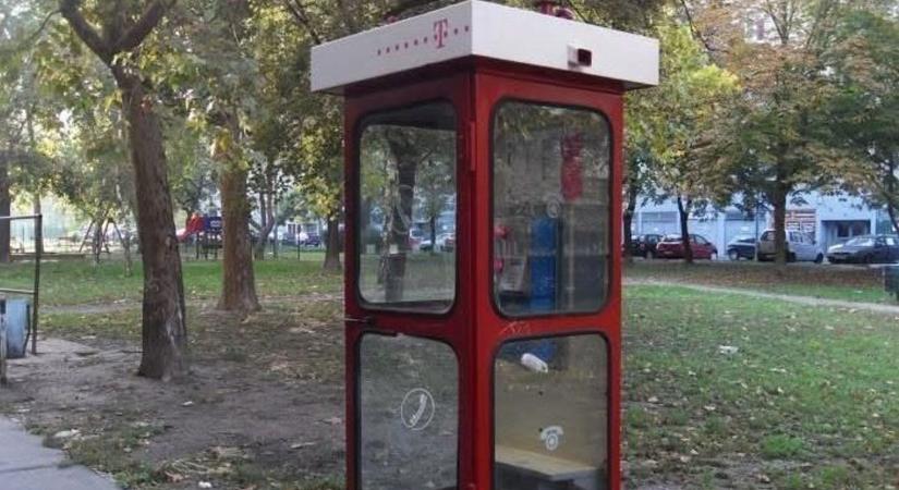 Használaton kívüli, régi telefonfülkét keres a könyvtár