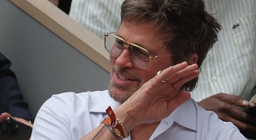 Brad Pitt a divat fővárosában is magára vonta a figyelmet – púderrózsaszínben