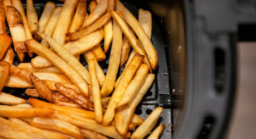 A fagyasztott hasábburgonya ropogósabb és ízletesebb lesz, ha elkerülöd ezt a gyakori air fryer hibát