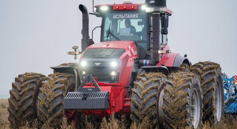 Vége a kanyargós barázdáknak? Automata kormányzást kapnak az MTZ-k
