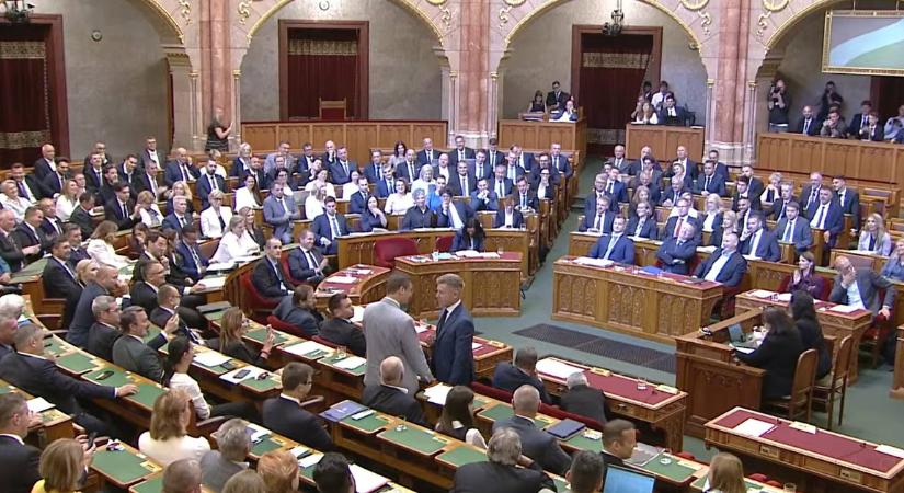 Gulyás Gergely babavárót vett fel, Németh Balázs 100 millióval tartozik valakinek