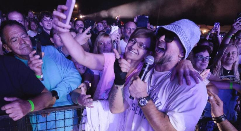 Áll a bál: cserben hagyta rajongóit a pécsi koncert után Majka?