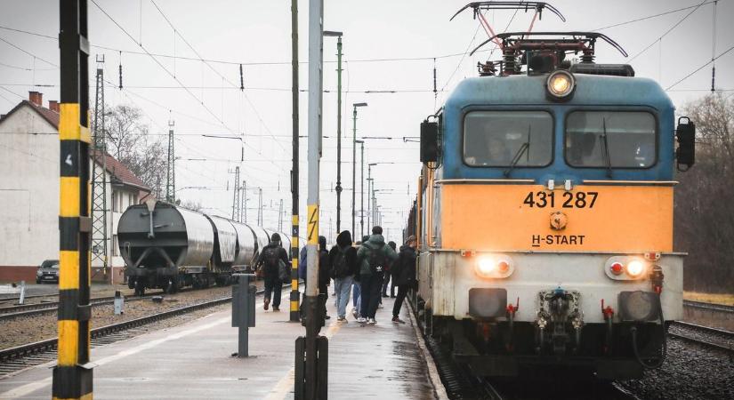Rossz hír a hatvani vonalon utazóknak – erre senki sem számított kedd reggel